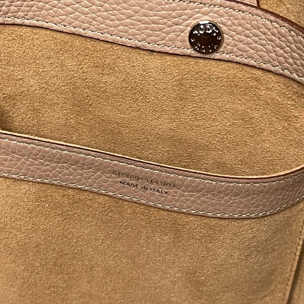$1,265 Tod’s Logo Joy Blush Pebbled Leather Medium Shoulder Bag Nude Tan